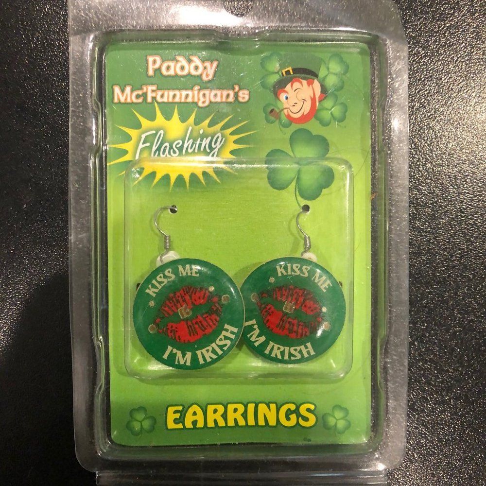 NWT "Kiss Me I'm Irish" Flashing‎ Earrings